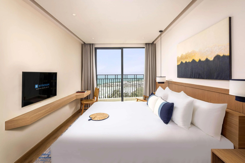 Wyndham Royal Beachfront Resort & Spa Danang