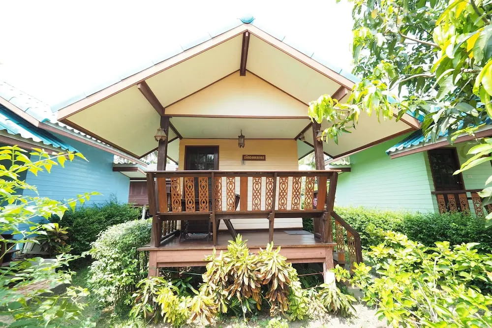 Baan Suanjarean Resort
