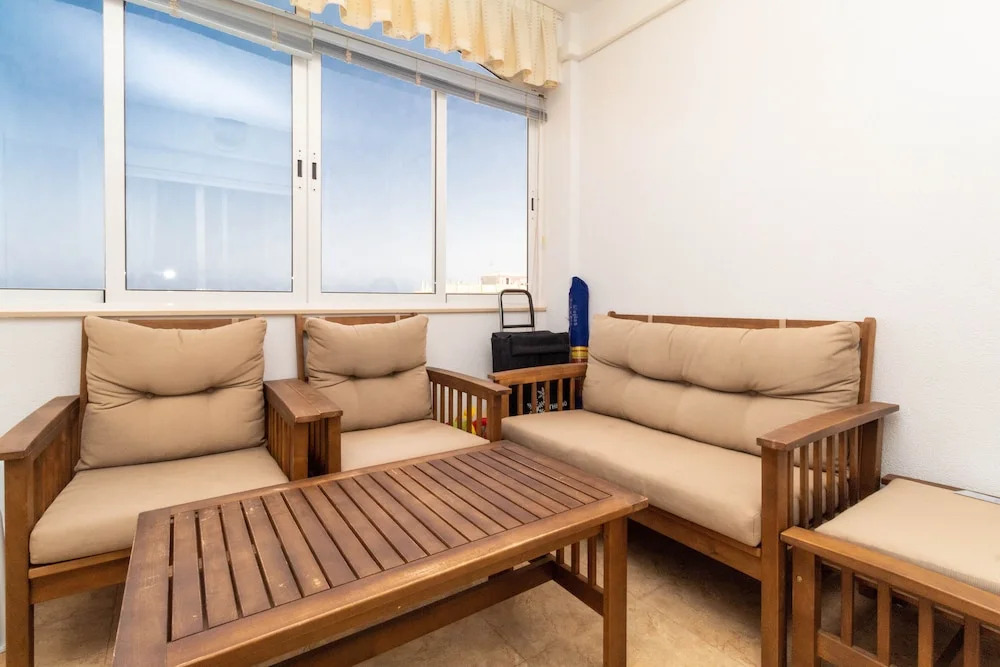Penthouse with Sea Views & Lovely Garden