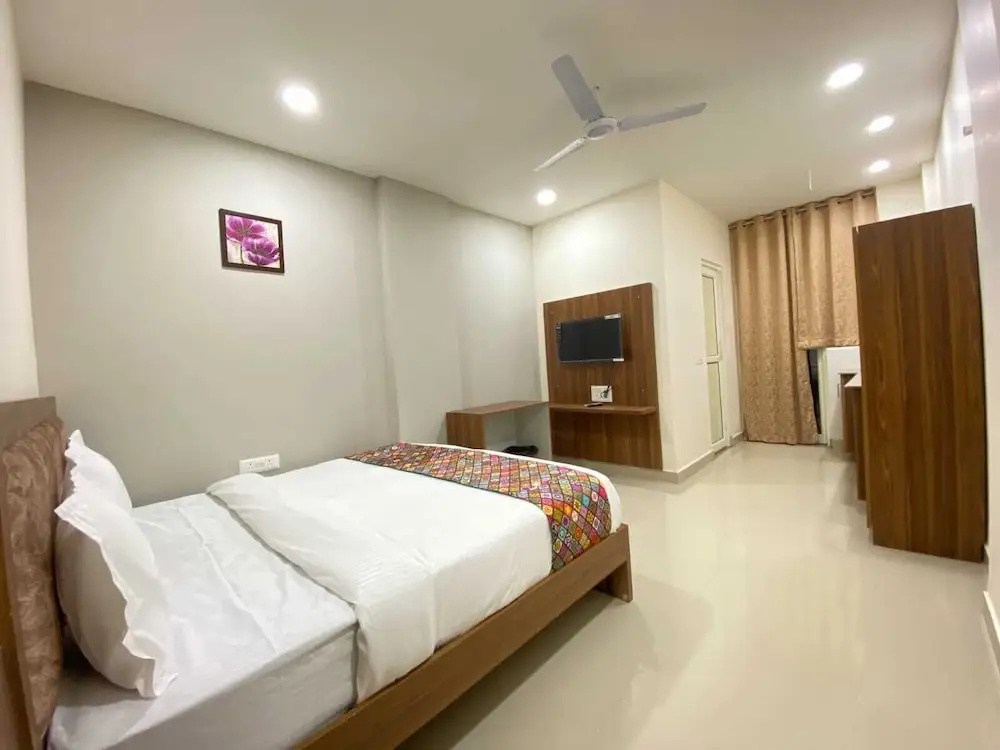 Hotel Vistacrest Noida Sector 35