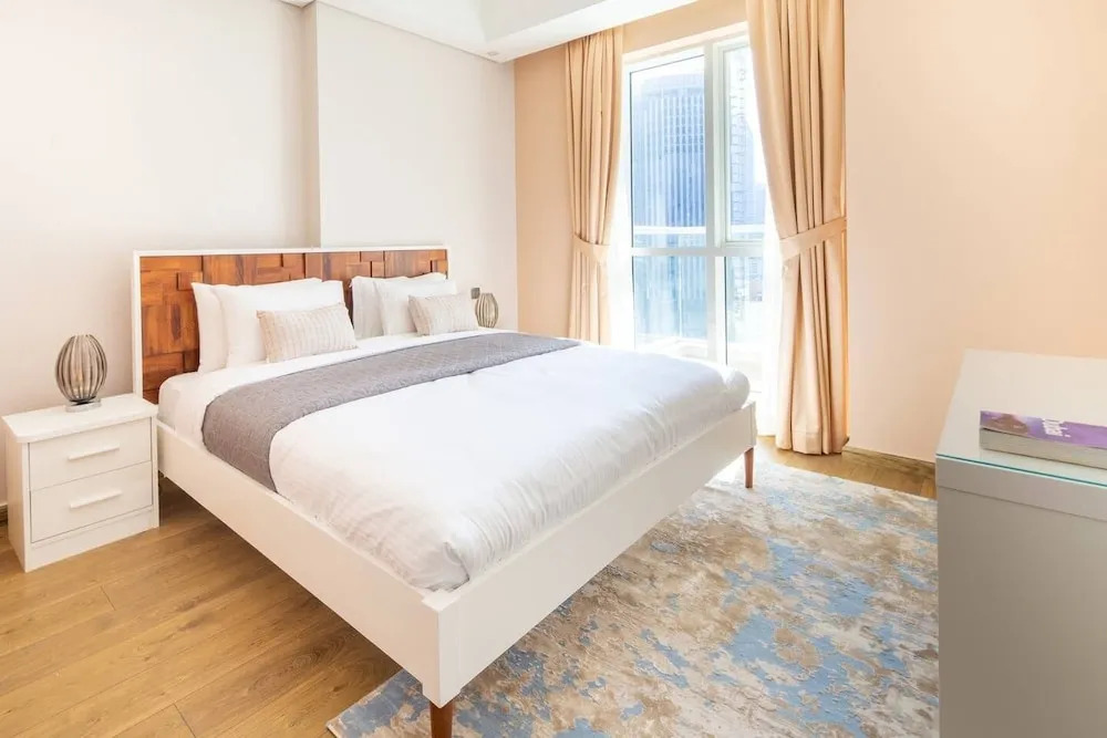 Luxurious Living In This 2BR With Study in Downtown Dubai - Sleeps 5!