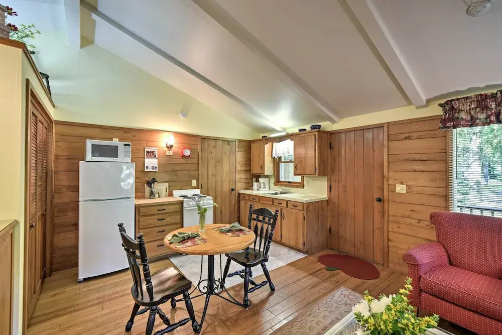 Cozy Cottage Duplex: Walk to Peninsula State Park