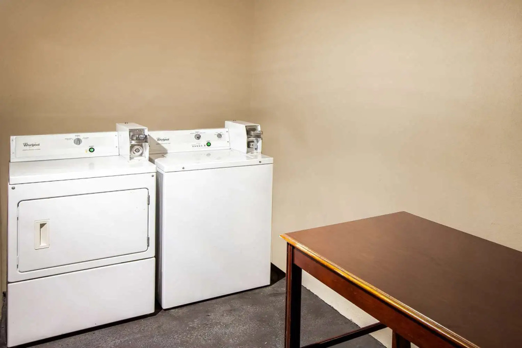 Days Inn by Wyndham Sulphur LA