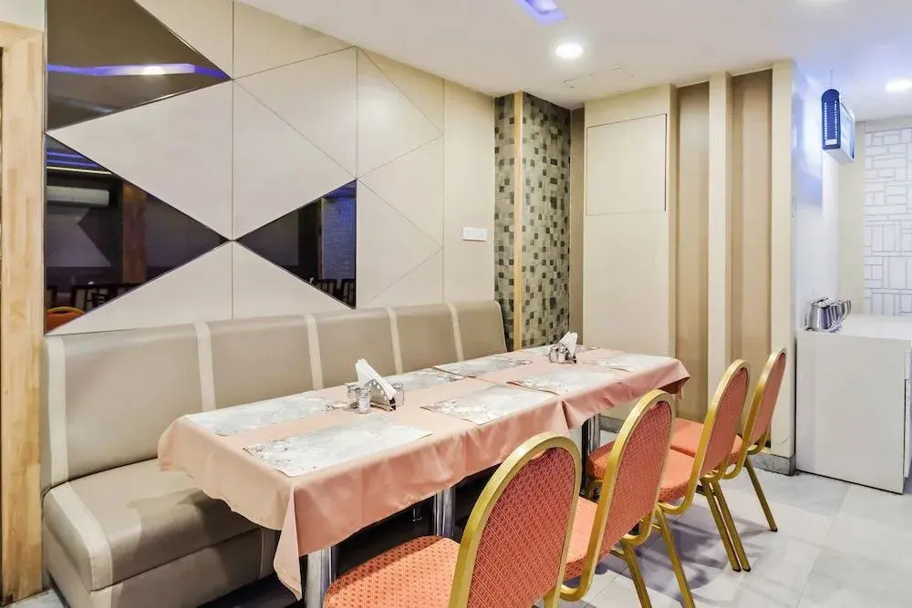 Oyo 30525 Dwarka Grand