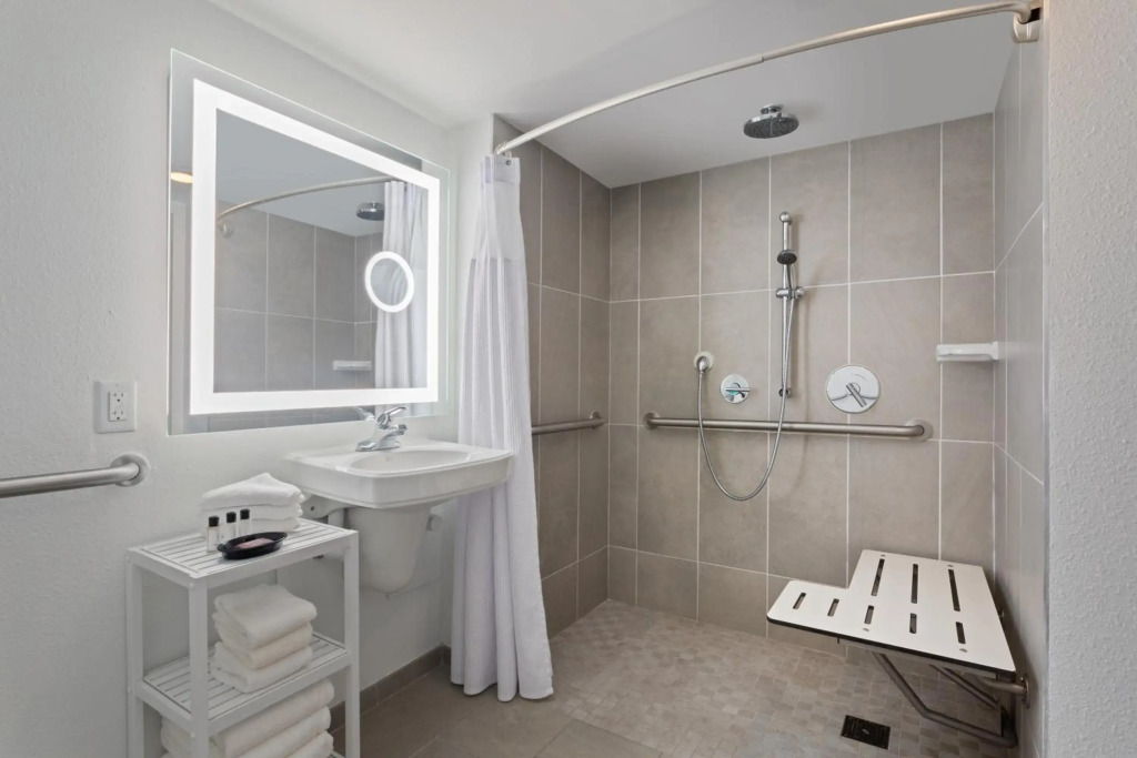 Crowne Plaza Melbourne-Oceanfront by IHG