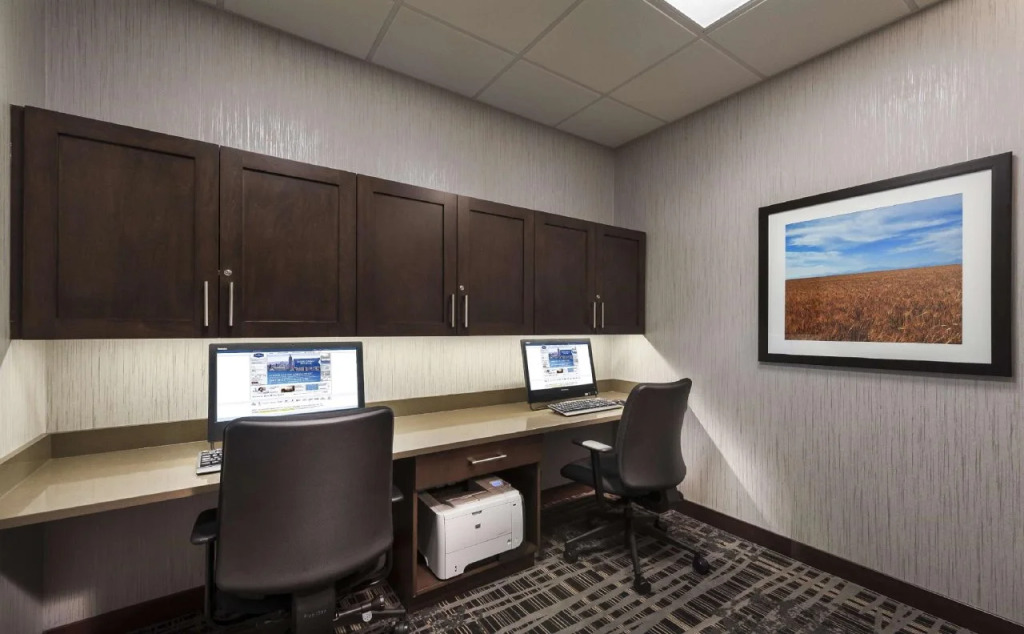 Hampton Inn & Suites by Hilton, Airdrie, AB, Canada