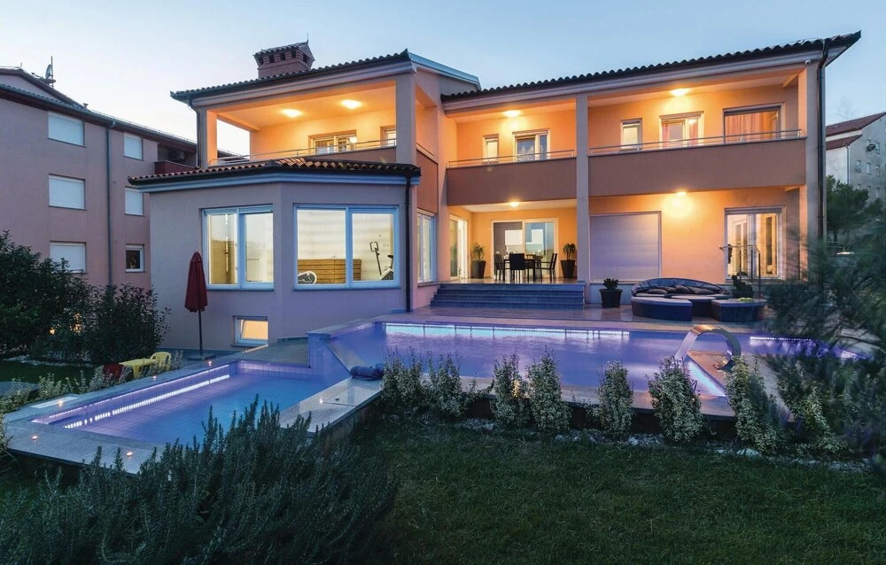 Beautiful Home in Pula With Sauna, Wifi and 5 Bedrooms