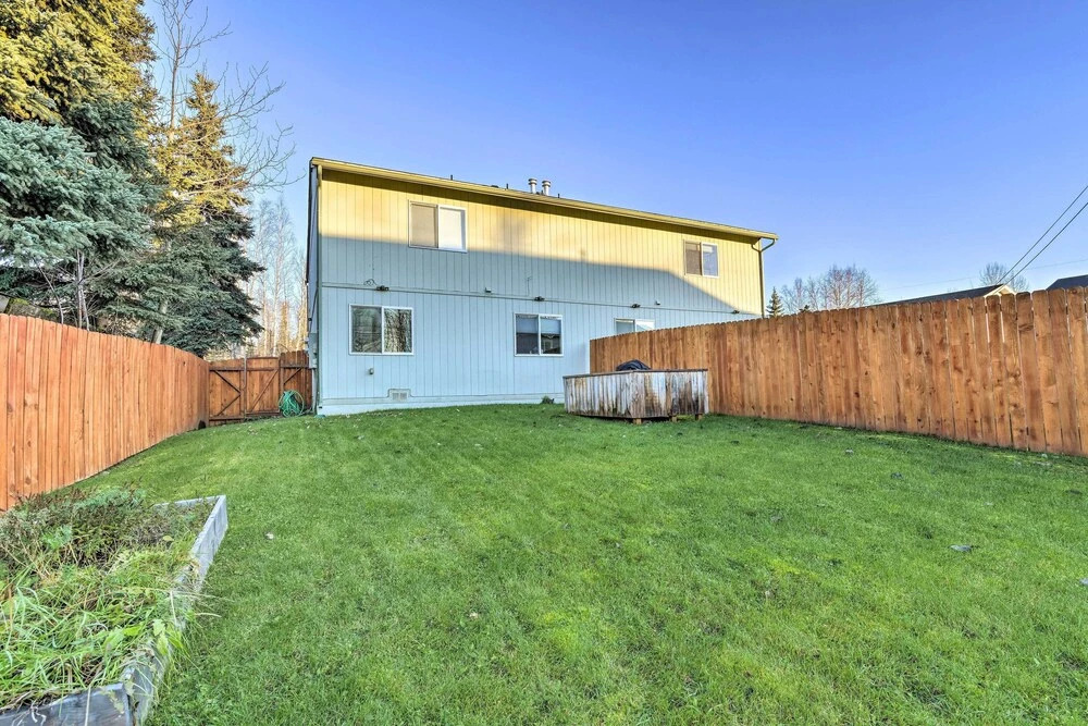 Stunning Anchorage Townhome ~ 5 Mi to Dtwn