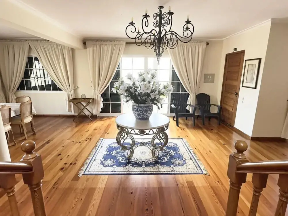 Quinta Martin Modern Retreat