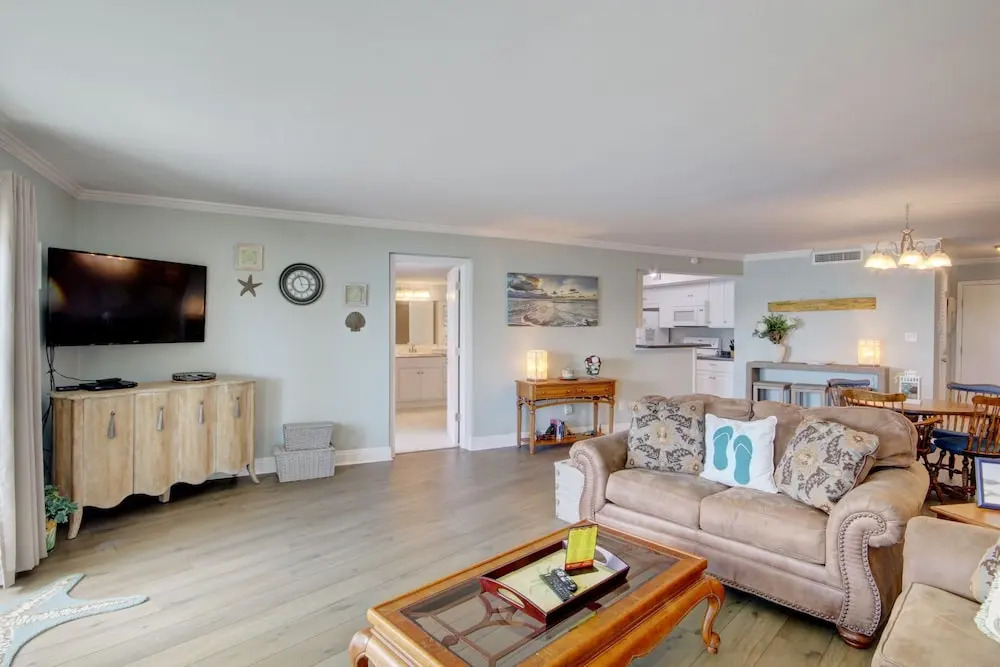 334 El Matador 1 Bedroom Condo by RedAwning