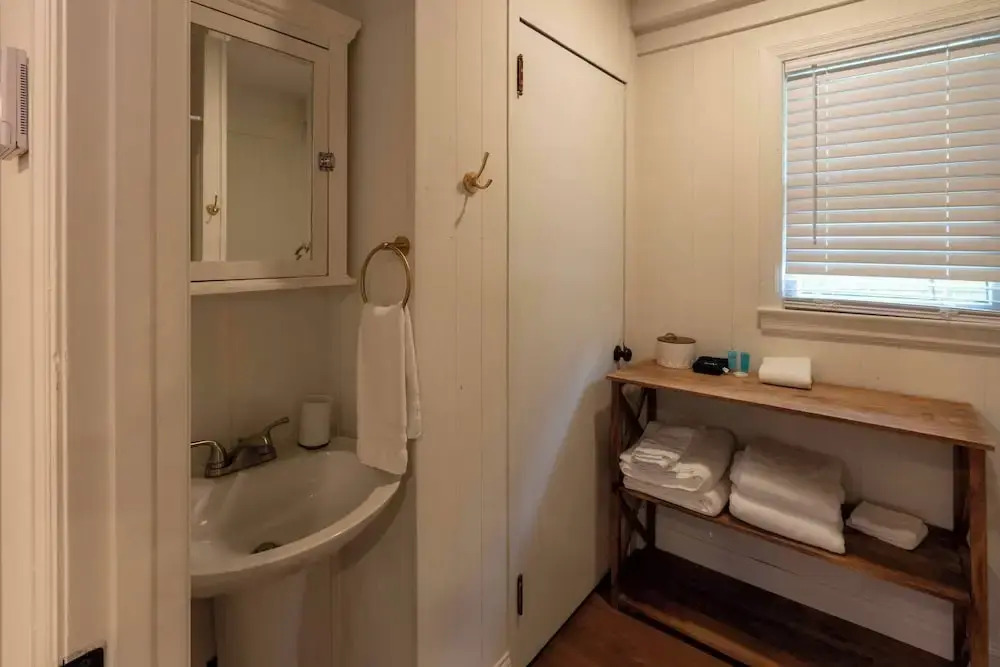 4 BR Sleeps 10 Near UGA & Downtown