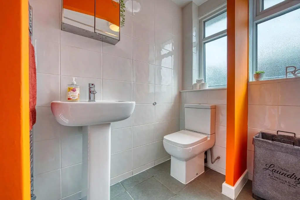 Contractor House near Birmingham City Centre HS2 BCU and ASTON University M6 Motorway Private Garden FREE Superfast WIFI
