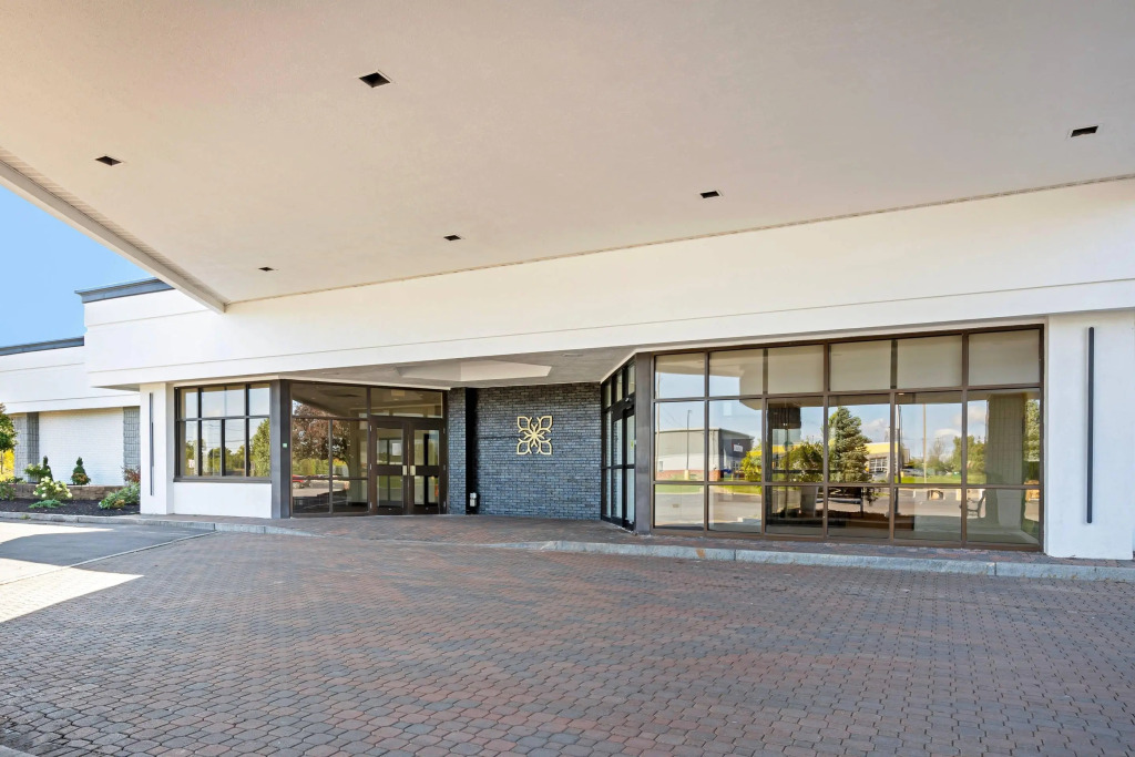 The Lux Hotel & Conference Center, an Ascend Collection Hotel