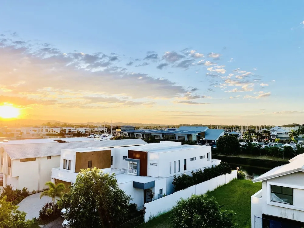 Peninsula Apartments Hosted by Gold Coast Holiday Stays
