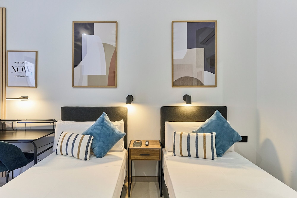 Sant Adrià Urban Suites by gaiarooms