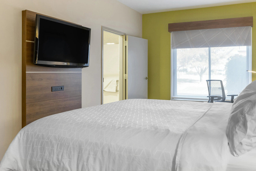 Holiday Inn Express Hotel & Suites Albuquerque Midtown by IHG