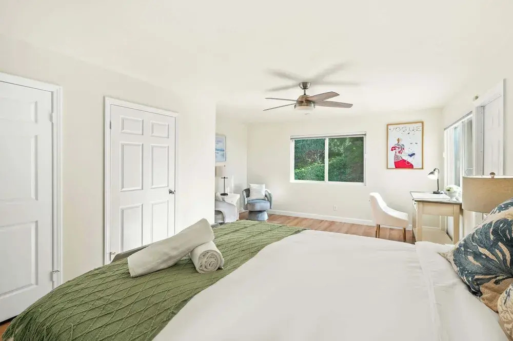Spacious Retreat With Scenic Mountain Views