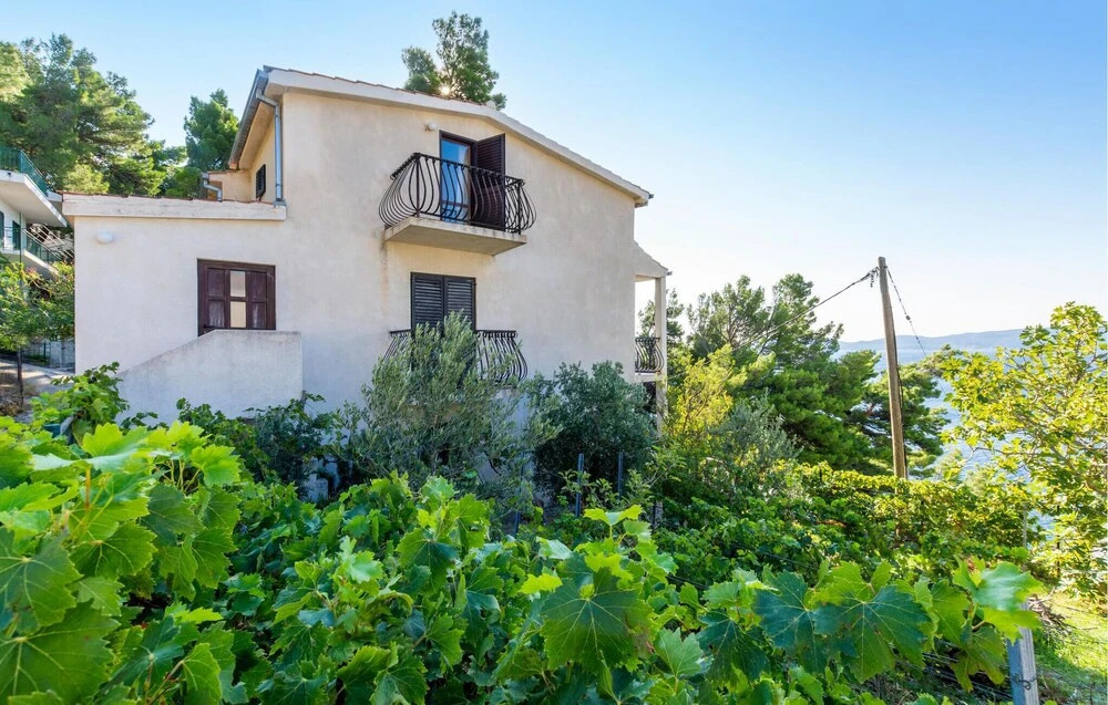Stunning Apartment in Marusici With 2 Bedrooms and Wifi