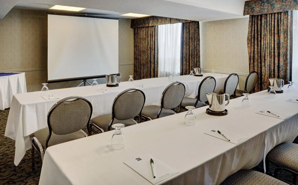 Embassy Suites By Hilton Toronto Airport