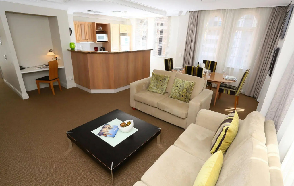 Manor Apartment Hotel