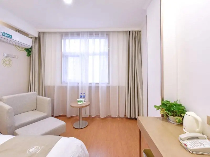 GreenTree Inn Henan Kaifeng Jinming District Jinming Square Little Song City Business Hotel