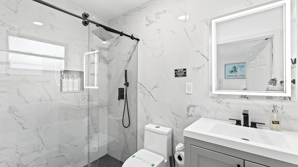 Hoop & Splash House by Avantstay Game Room + Pool + Firepit + Minutes to Las Olas