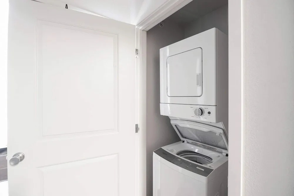 Spacious 3BR Apartment Central to All