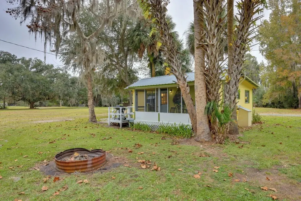 Hawthorne Angler's Cabin w/ Lake + Dock Access!