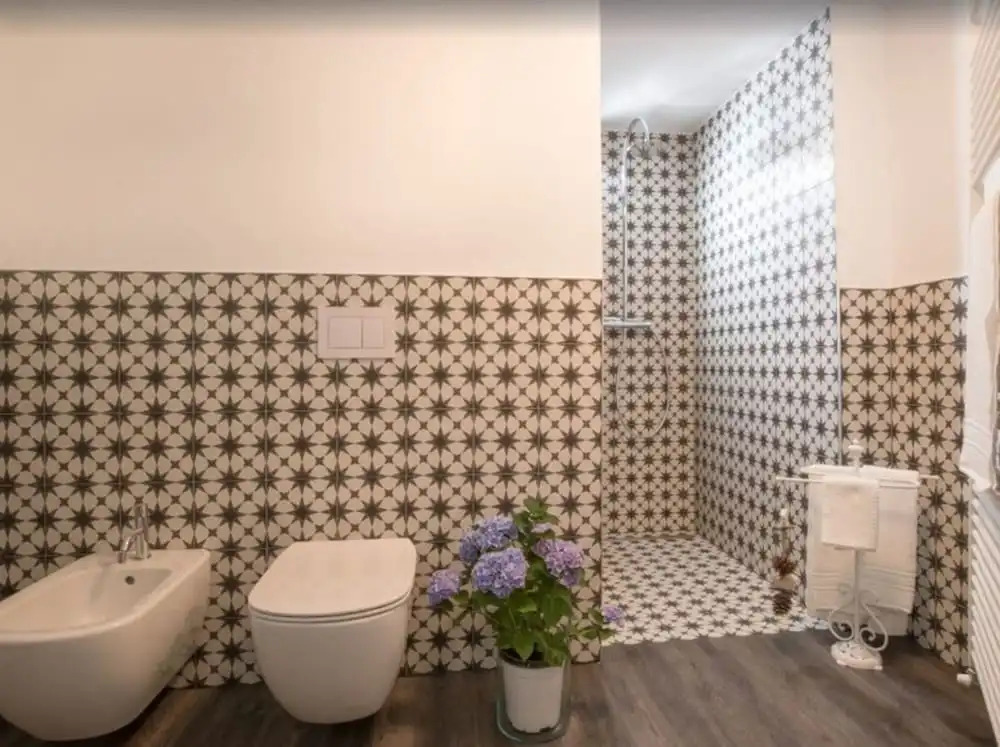 Maji Como Lake - Lake Como Historic Villa Apartments with Pool & Parking, 100m from Ferry & train