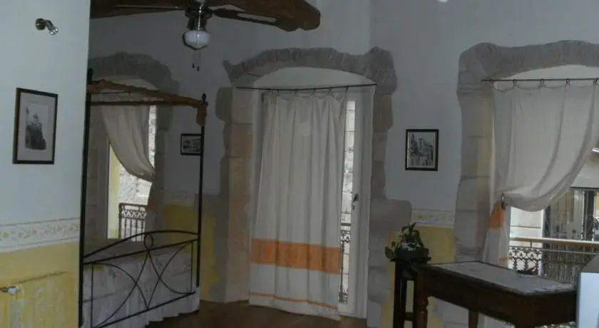 B&B Antico Palazzo Crisaripa