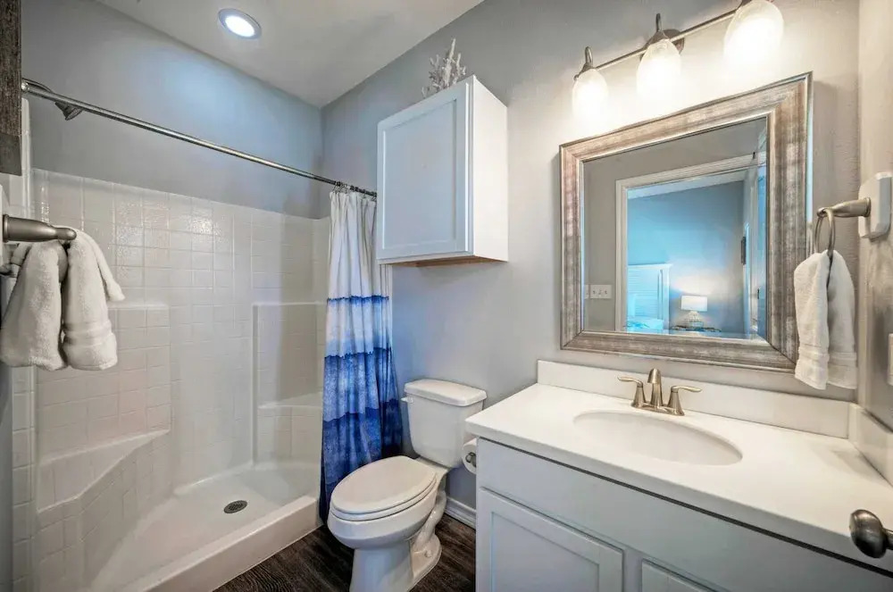 Walk to Beach Shared Pool Access, Golf Cart Zone Carpe Beach Bum by Avantstay