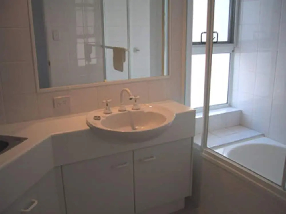 2 BD spacious apartment in Parkyn Parade with water views