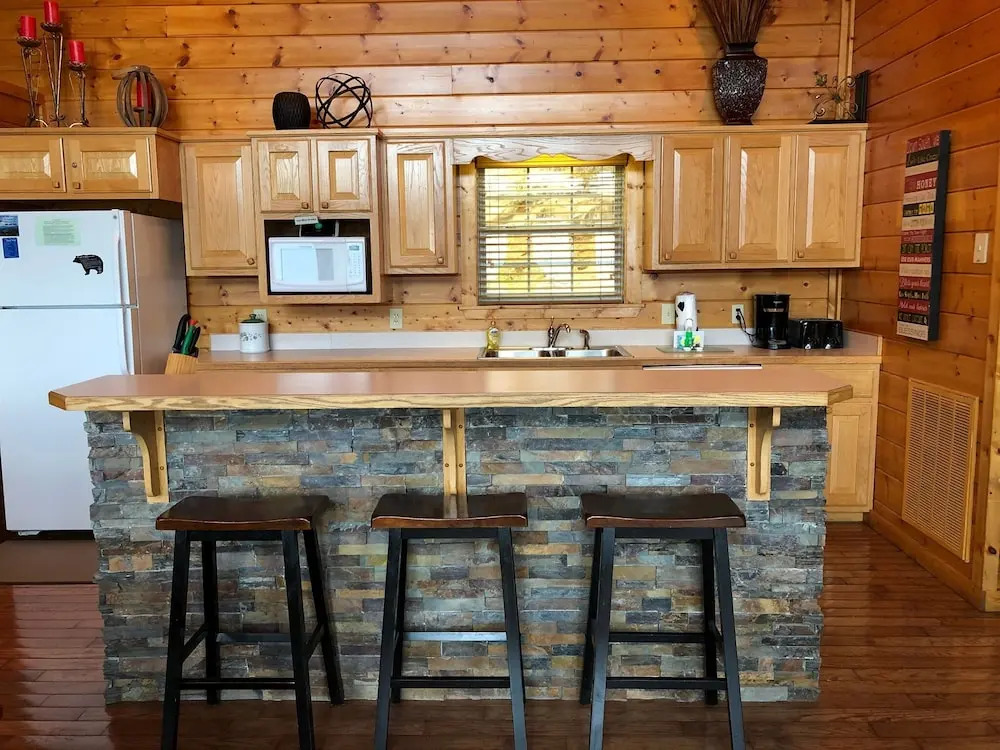 Majestic Views 4 Br cabin by RedAwning