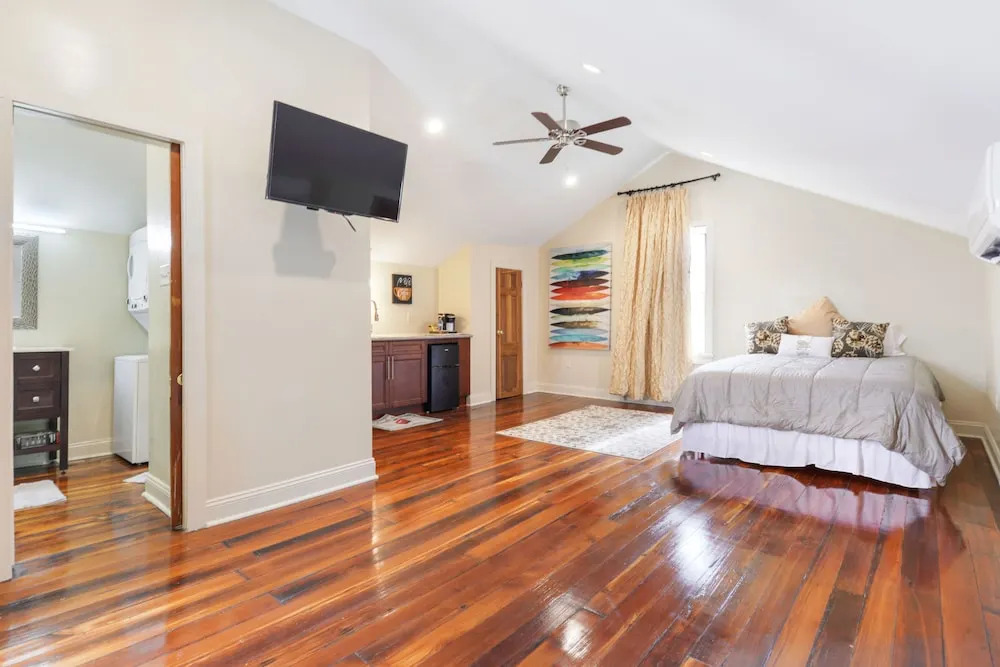 4 Bedroom 5 beds - 2030