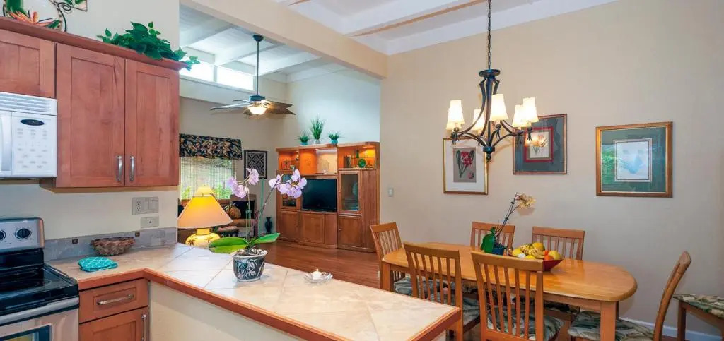 Puamana 25A: AC, spacious, updated, 8min hike to Anini, walk to shopping & more