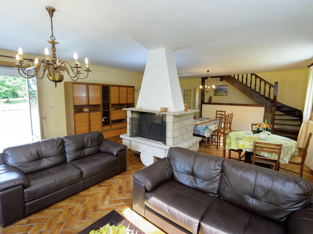 Beautiful villa with swimming pool, a large garden located in a beautiful green area
