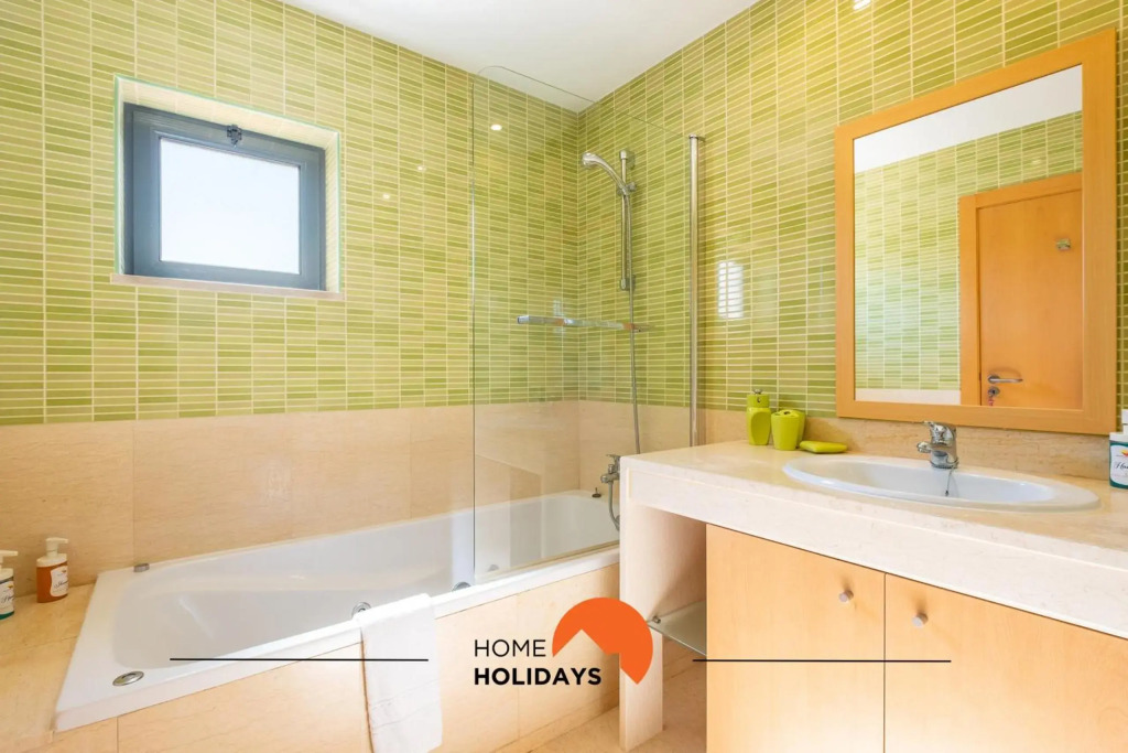 #076 Stunning and Modern Villa Near NewTown, Beach Pool