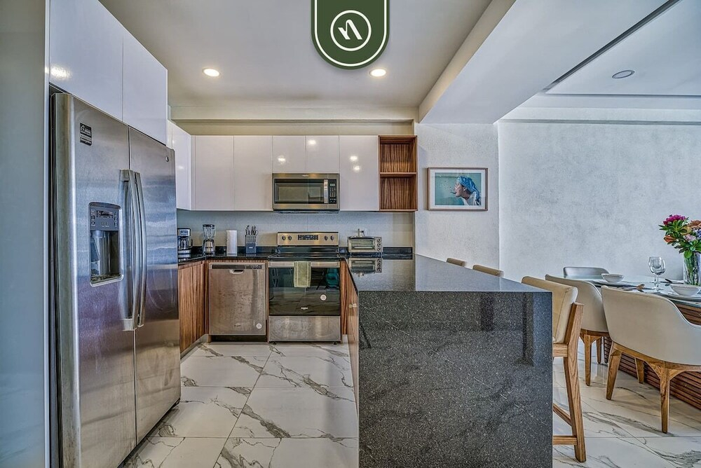 2BR Condo With Private Balcony - Padel Court
