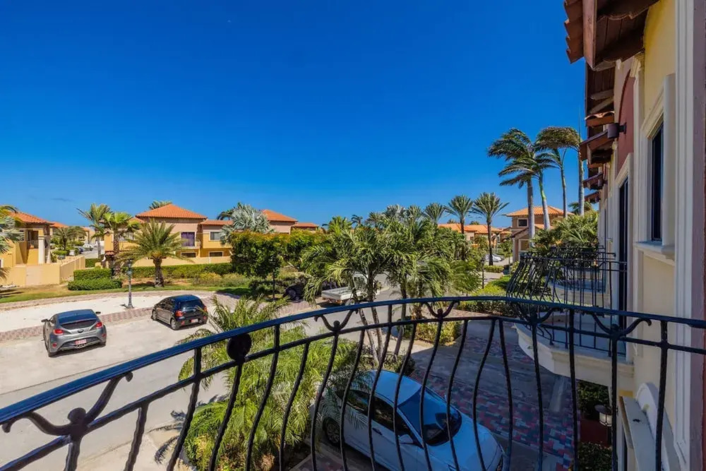 Townhome Goldcoast GYM Pools 24 7 Security
