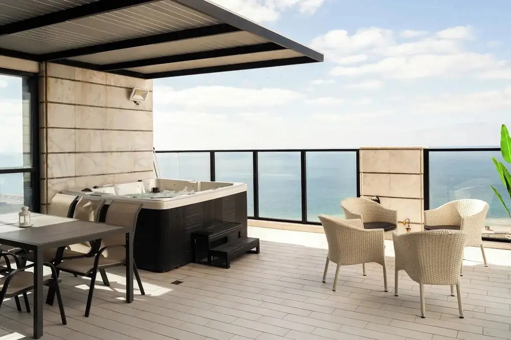 Prestigious penthouse in a luxury tower