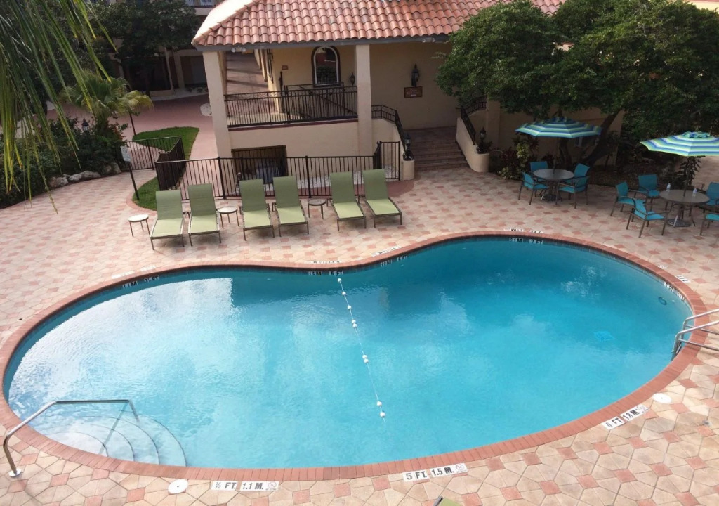 Red Roof Inn PLUS & Suites Tampa - Busch Gardens