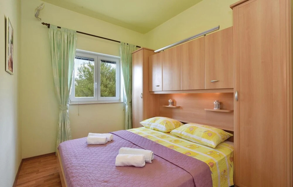 Six-Bedroom Holiday Home In Podstrana