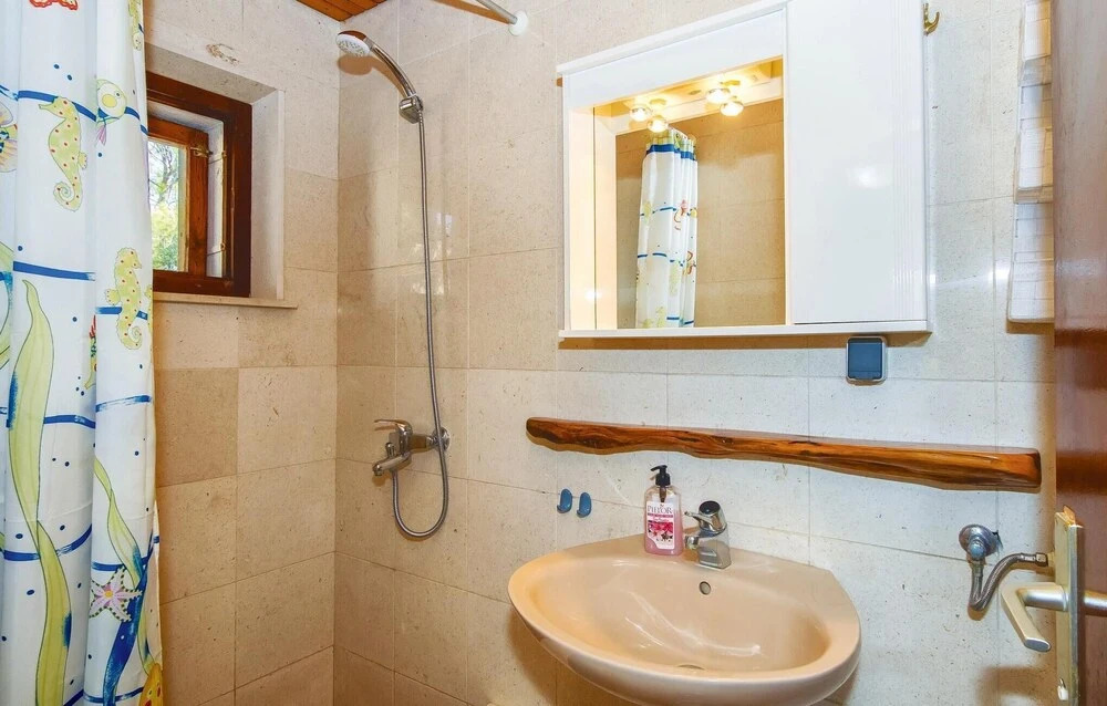 Beautiful Home in Pucisca With 3 Bedrooms, Wifi and Outdoor Swimming Pool