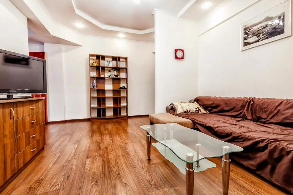 404. Prostornye apartamenty v tsentre