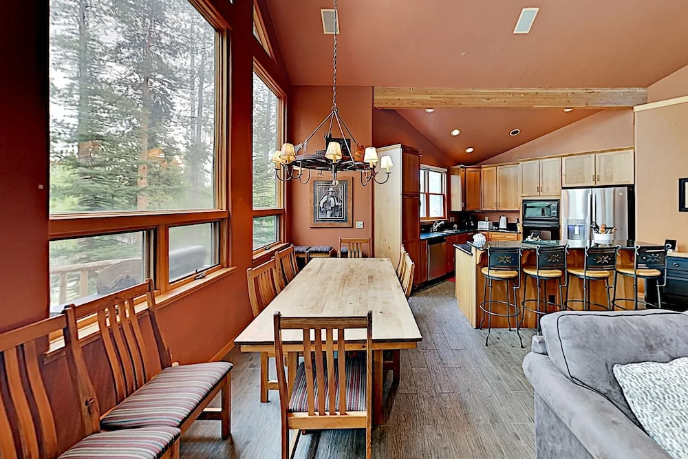 New Listing! Modern Ski Lodge W/ Hot Tub 4 Bedroom Home