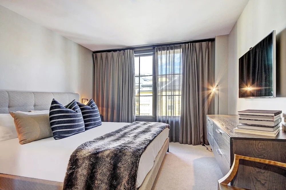 Iconic 5 Bedroom Penthouse at the Ritz-Carlton by RedAwning