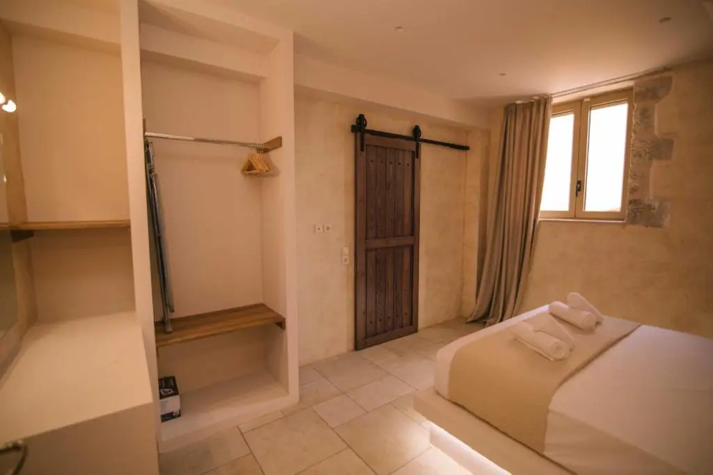 Mani Luxury Suites and Studios in Gytheio with Private Pools