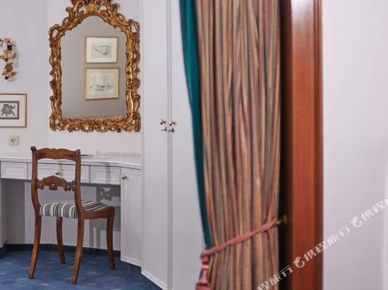 RomanticHOTEL Goldener Karpfen - das kleine, feine Grandhotel direkt in der Altstadt