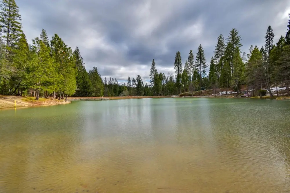 Arnold Cabin w Hot Tub & Community Lake Access