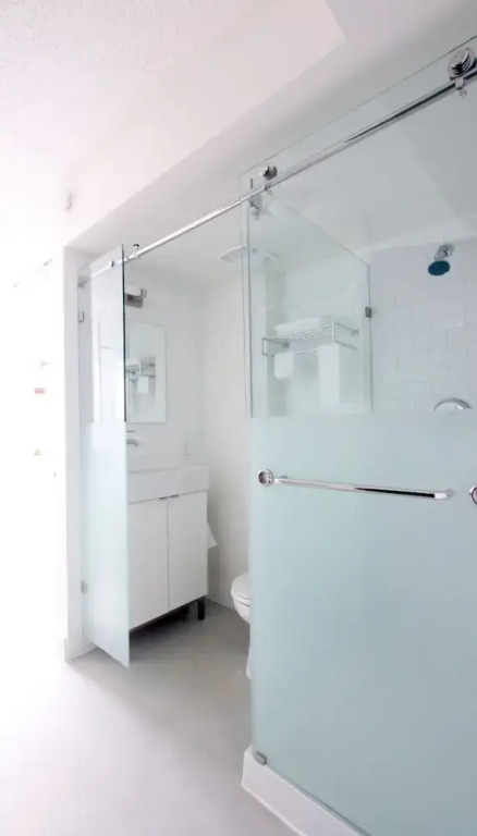 Backpacker College at EC Vancouver: APT Living